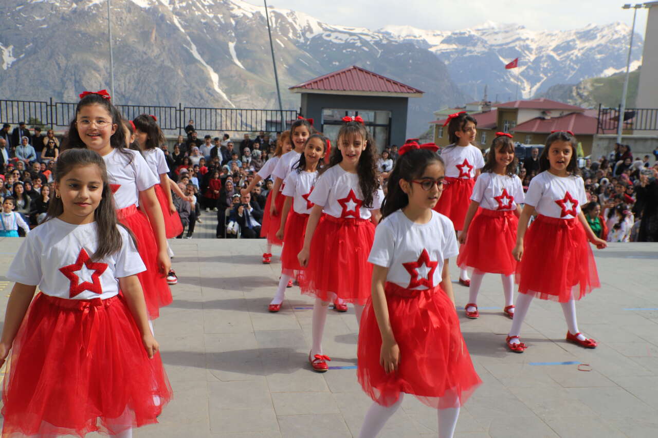 Vali İdris Akbıyık İlkokulu 23 Nisan etkinliği (Foto/Galeri) 10