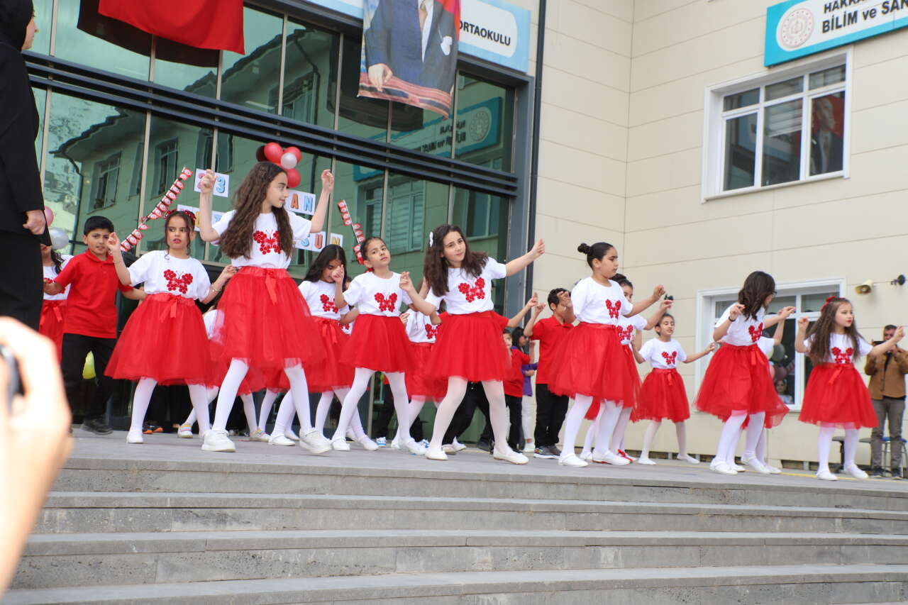 Vali İdris Akbıyık İlkokulu 23 Nisan etkinliği (Foto/Galeri) 3