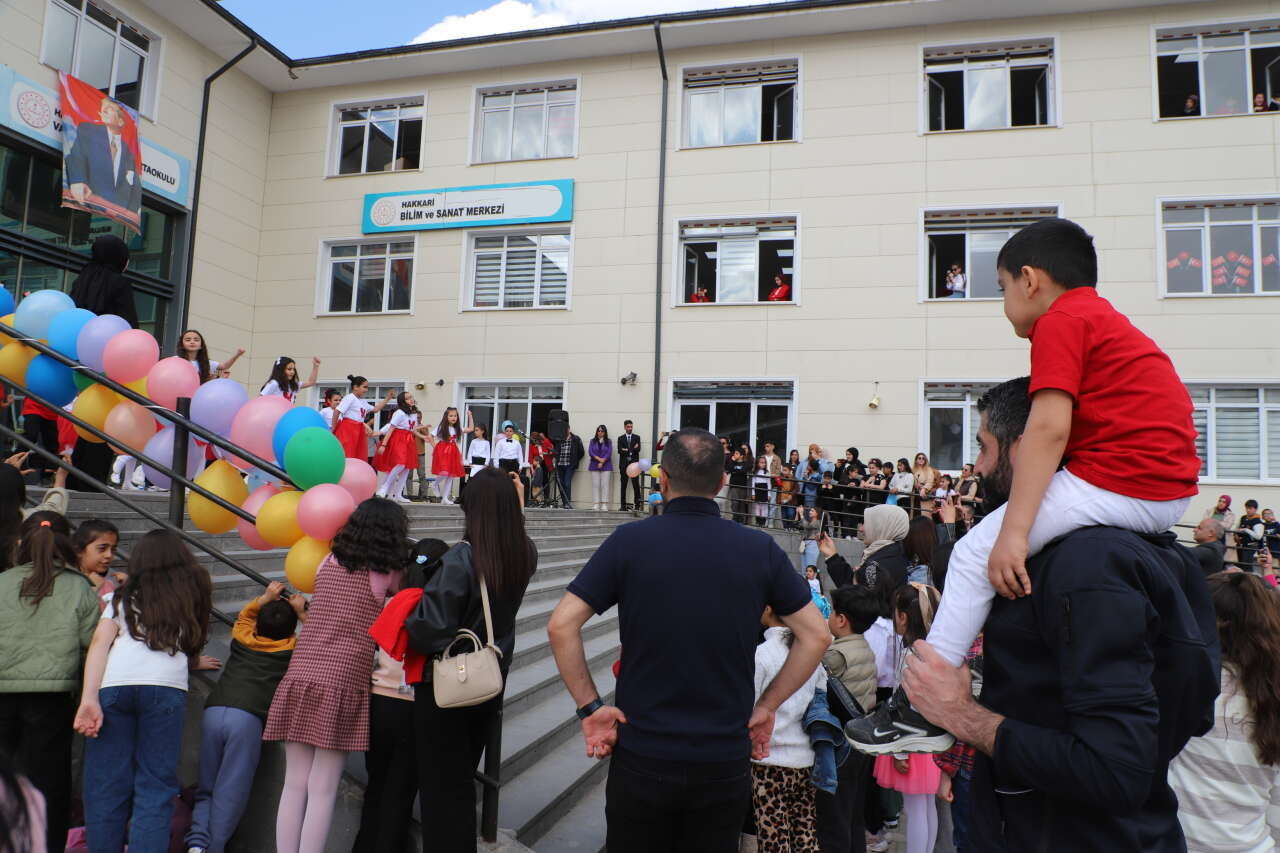 Vali İdris Akbıyık İlkokulu 23 Nisan etkinliği (Foto/Galeri) 2