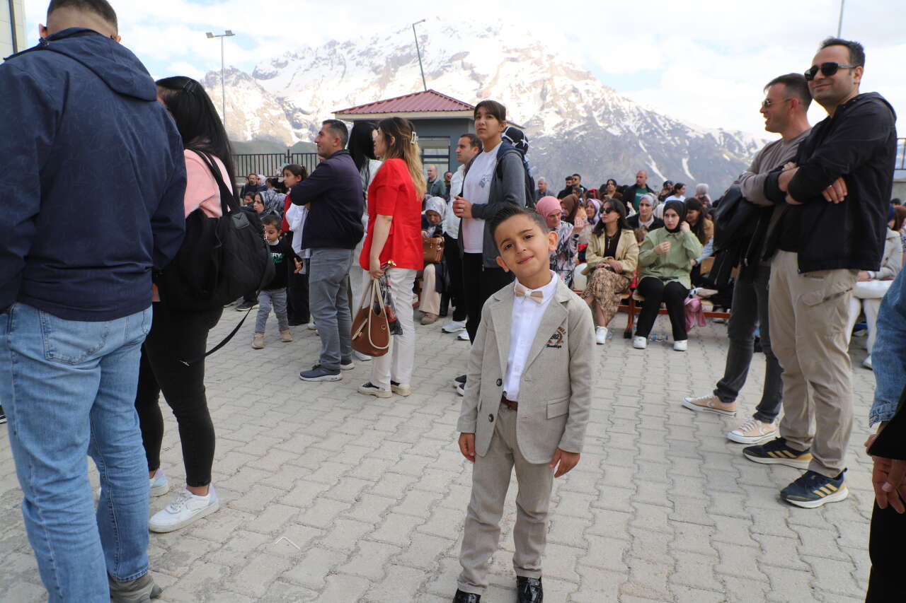 Vali İdris Akbıyık İlkokulu 23 Nisan etkinliği (Foto/Galeri) 1