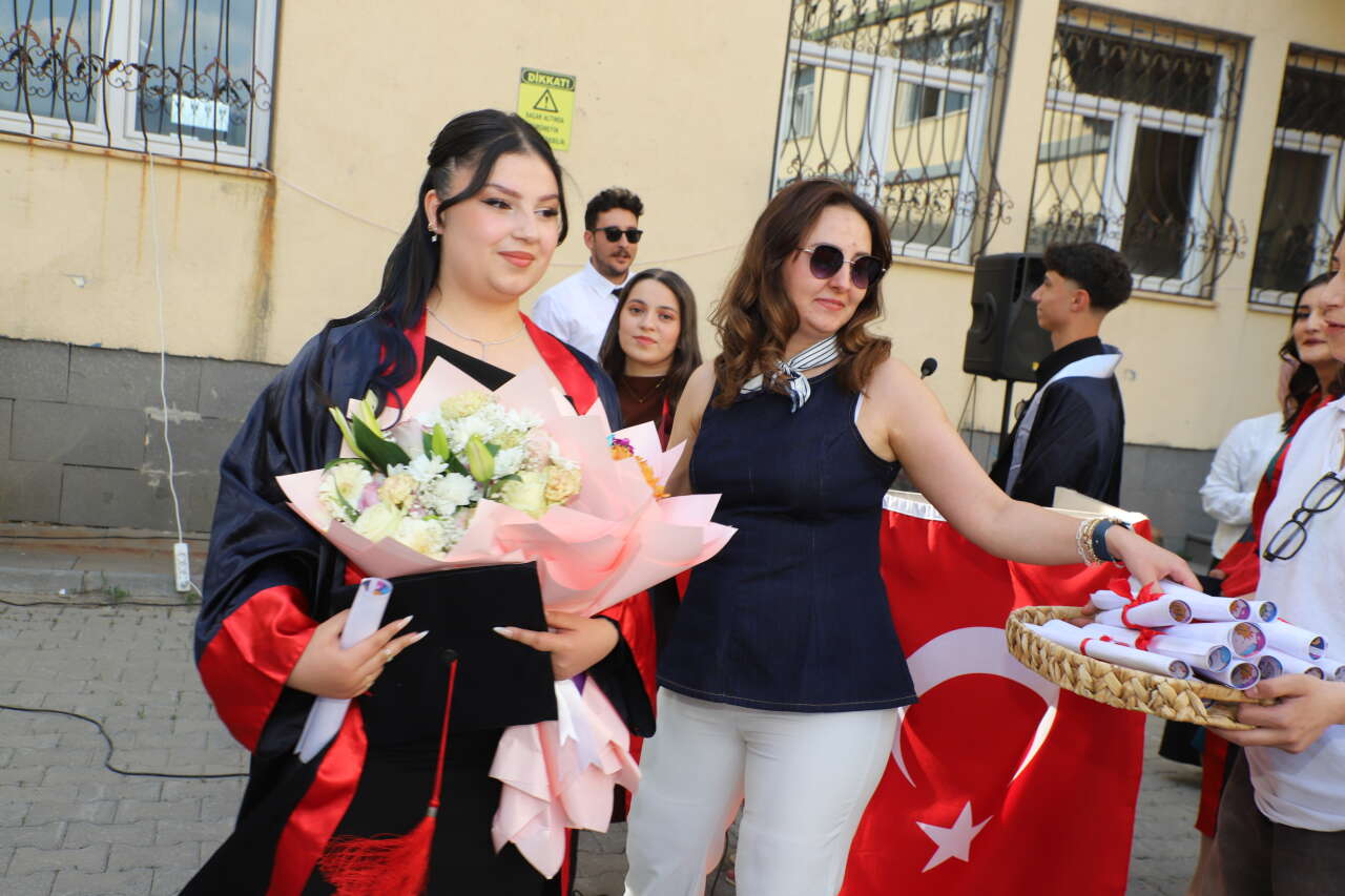 Atatürk Anadolu Lisesi’nde Mezuniyet Heyecanı foto/galeri 30