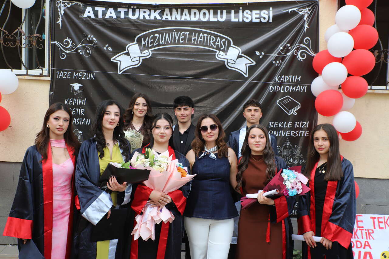 Atatürk Anadolu Lisesi’nde Mezuniyet Heyecanı foto/galeri 1