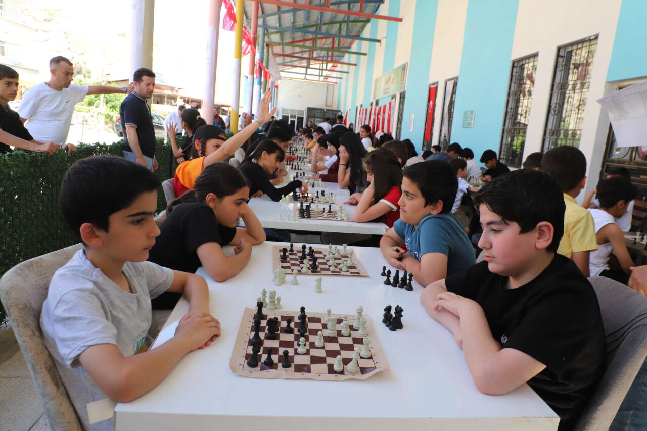 120 Sporcunun Katıldığı Satranç Turnuvası sona erdi 27