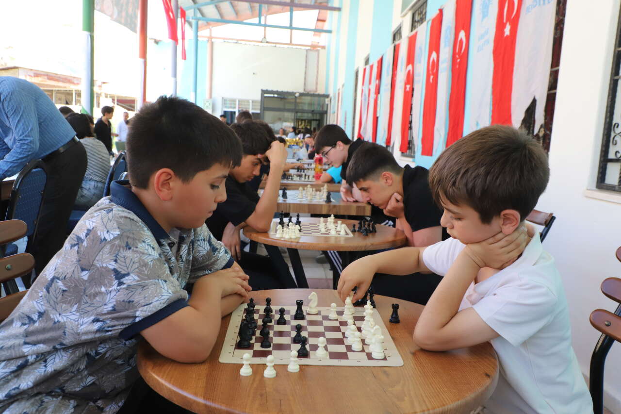 120 Sporcunun Katıldığı Satranç Turnuvası sona erdi 25
