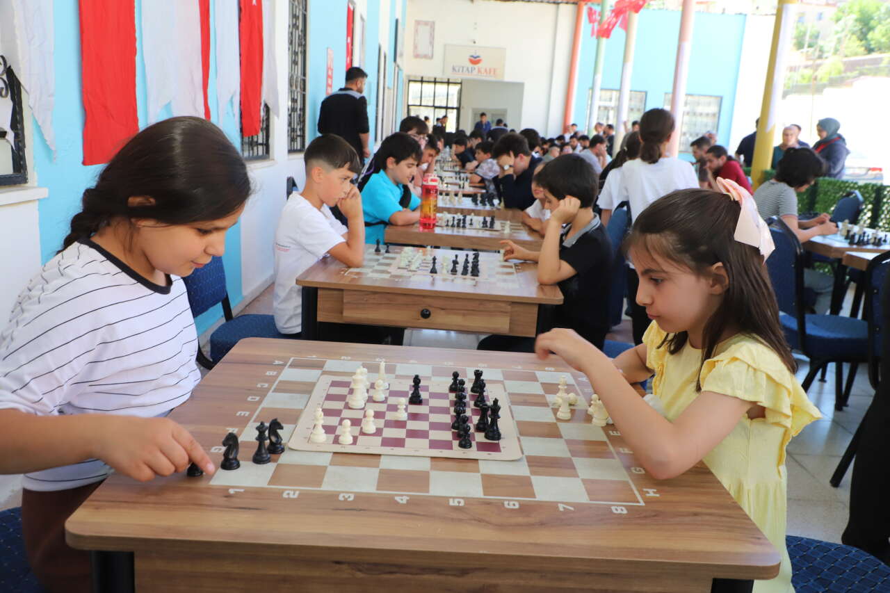 120 Sporcunun Katıldığı Satranç Turnuvası sona erdi 24