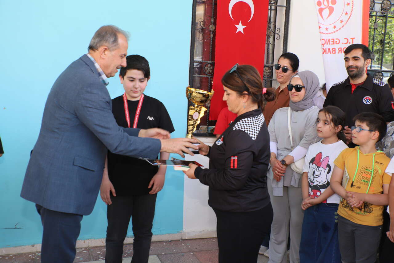 120 Sporcunun Katıldığı Satranç Turnuvası sona erdi 17