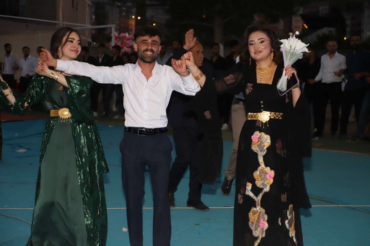 Dayan Ailesinin Mutlu Günü 18