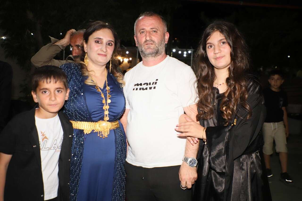 Dayan Ailesinin Mutlu Günü 24