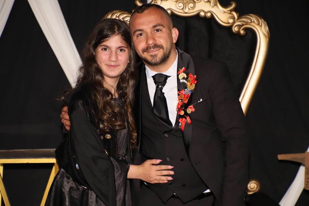 Dayan Ailesinin Mutlu Günü 31