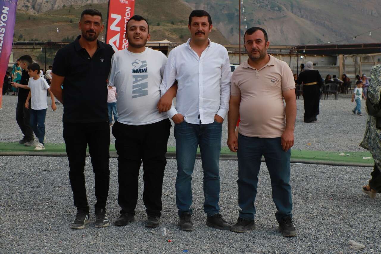 Tenik Ailesinin Görkemli Düğünü 17