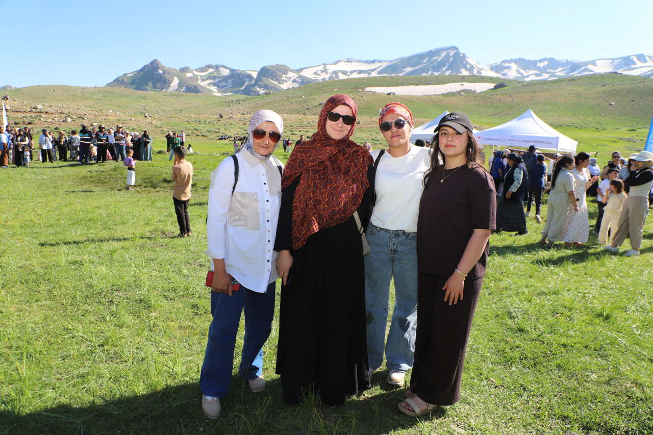 Berçelan Yaylası'nda 2 Bin 500 Kadınla 'Terörsüz Türkiye' Mesajı 31