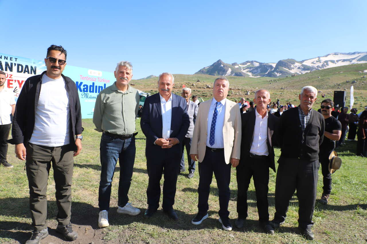 Berçelan Yaylası'nda 2 Bin 500 Kadınla 'Terörsüz Türkiye' Mesajı 32