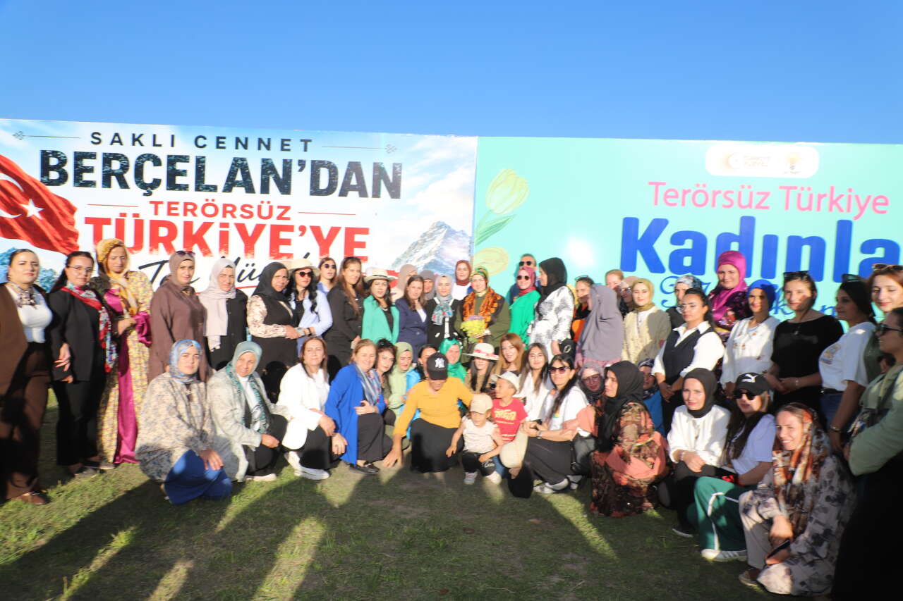 Berçelan Yaylası'nda 2 Bin 500 Kadınla 'Terörsüz Türkiye' Mesajı 3