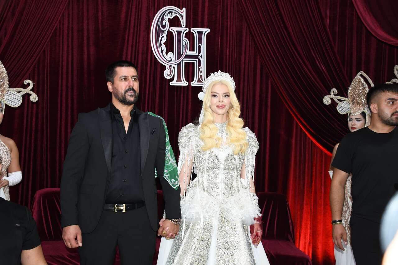 Van’da Dillere Destan Düğün: Damada 44 Milyon TL, Geline Kilolarca Altın Takıldı 7