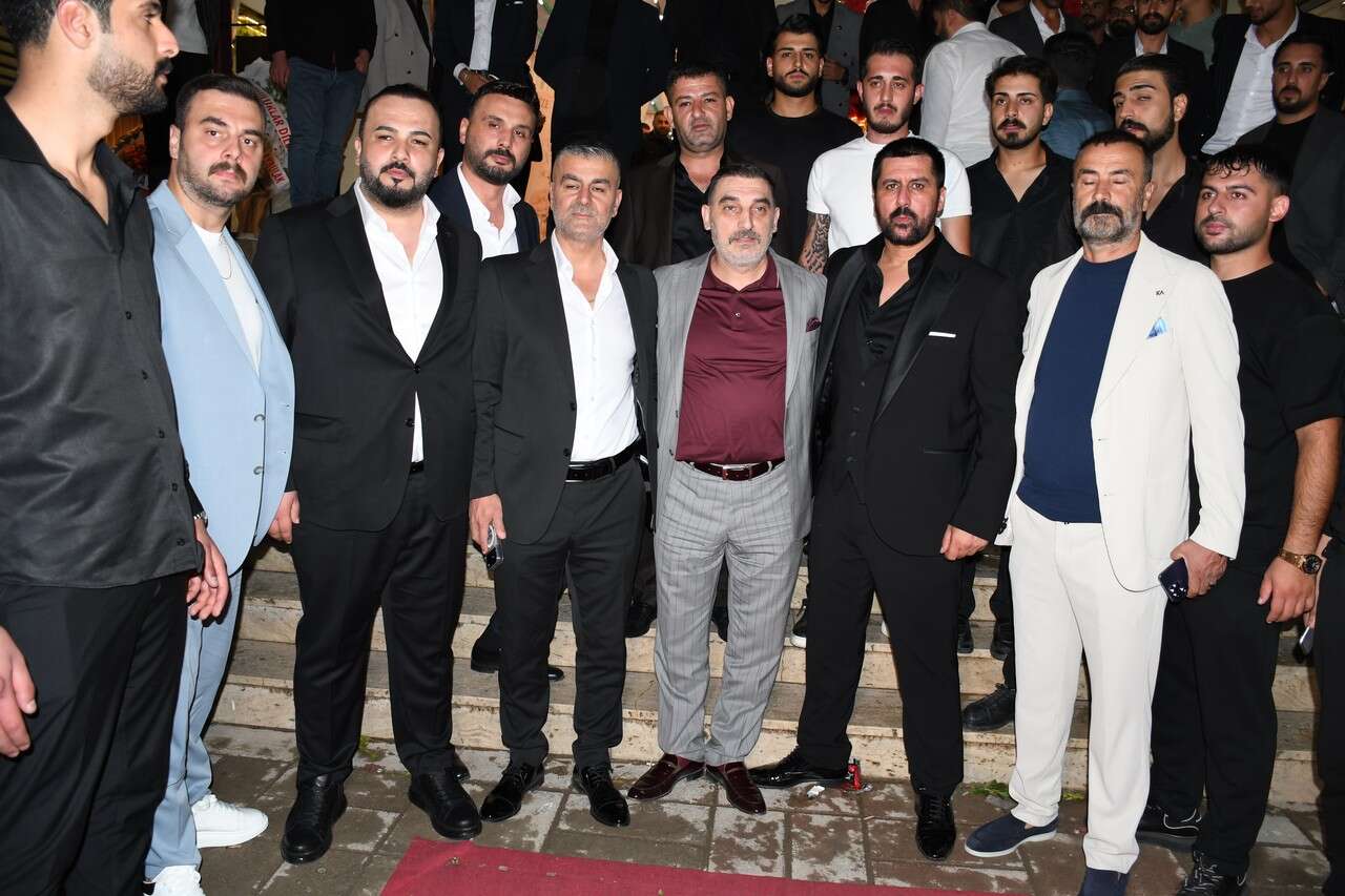 Van’da Dillere Destan Düğün: Damada 44 Milyon TL, Geline Kilolarca Altın Takıldı 2