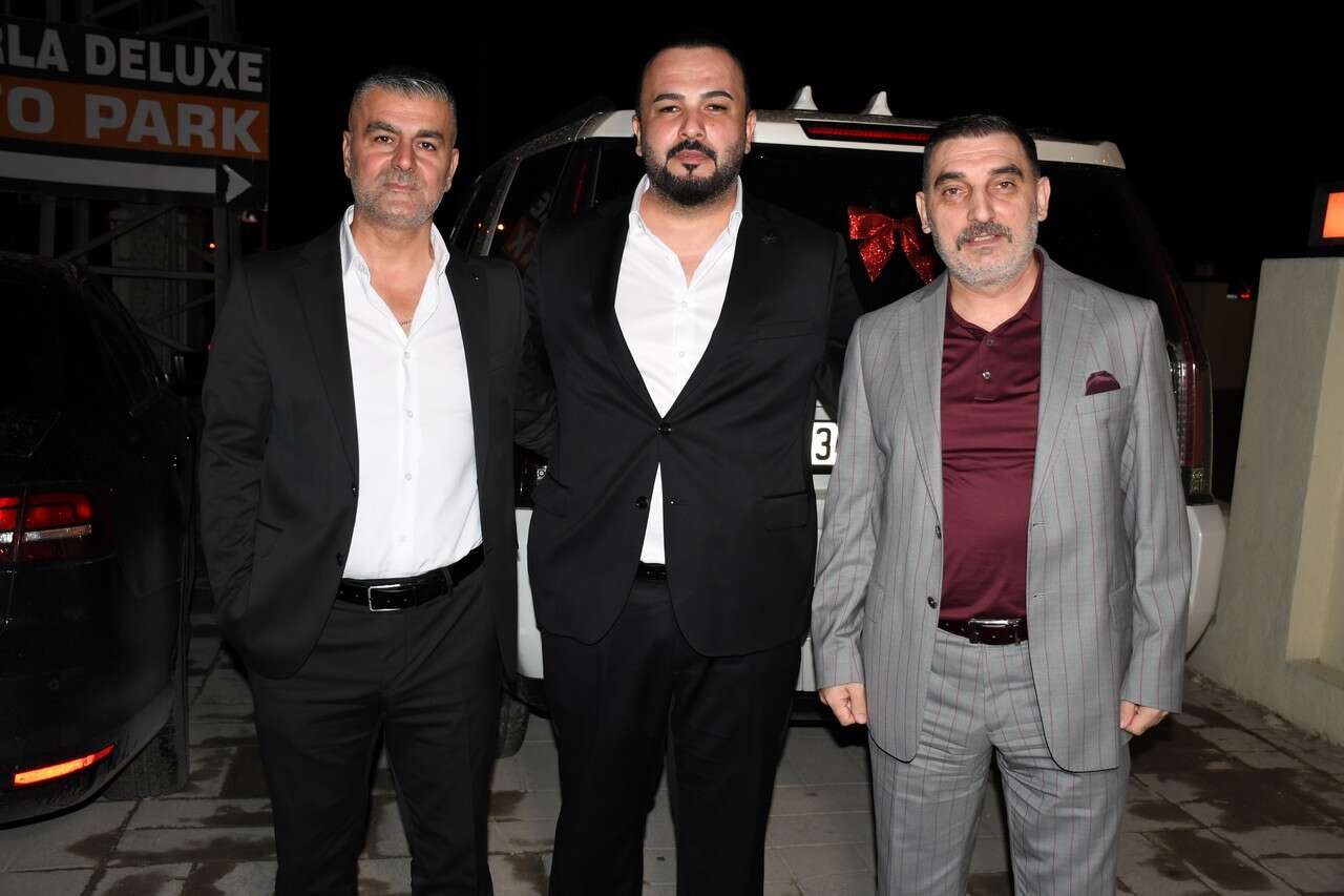 Van’da Dillere Destan Düğün: Damada 44 Milyon TL, Geline Kilolarca Altın Takıldı 17
