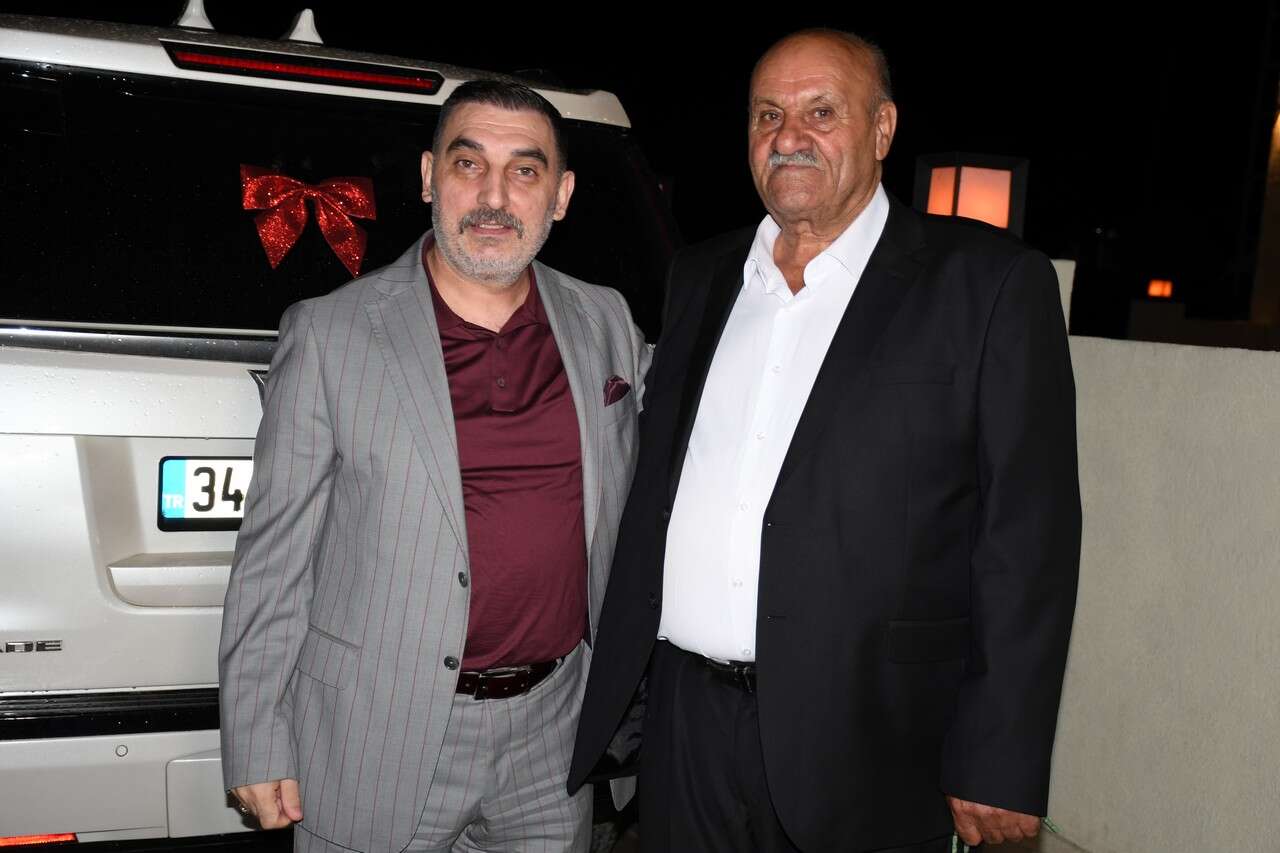Van’da Dillere Destan Düğün: Damada 44 Milyon TL, Geline Kilolarca Altın Takıldı 18