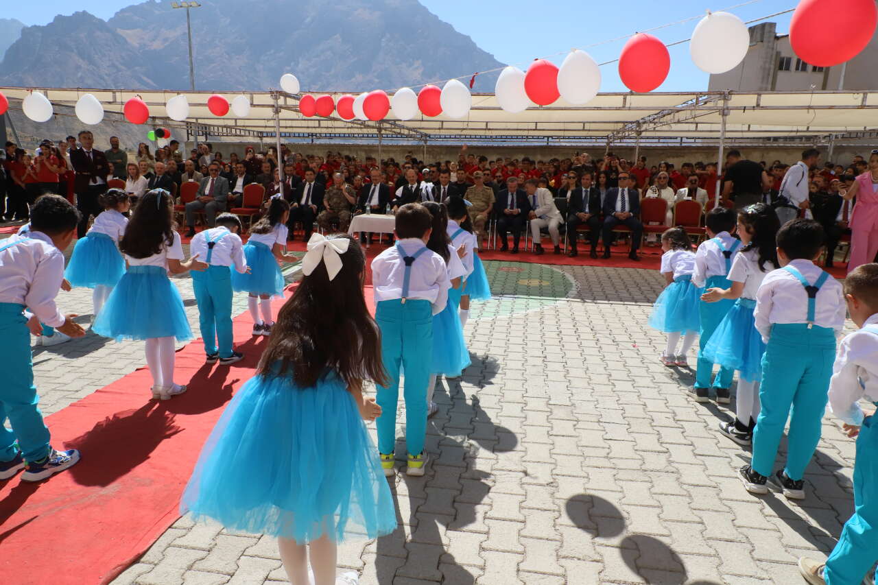 Hakkari’de İlköğretim Haftası coşkusu 13