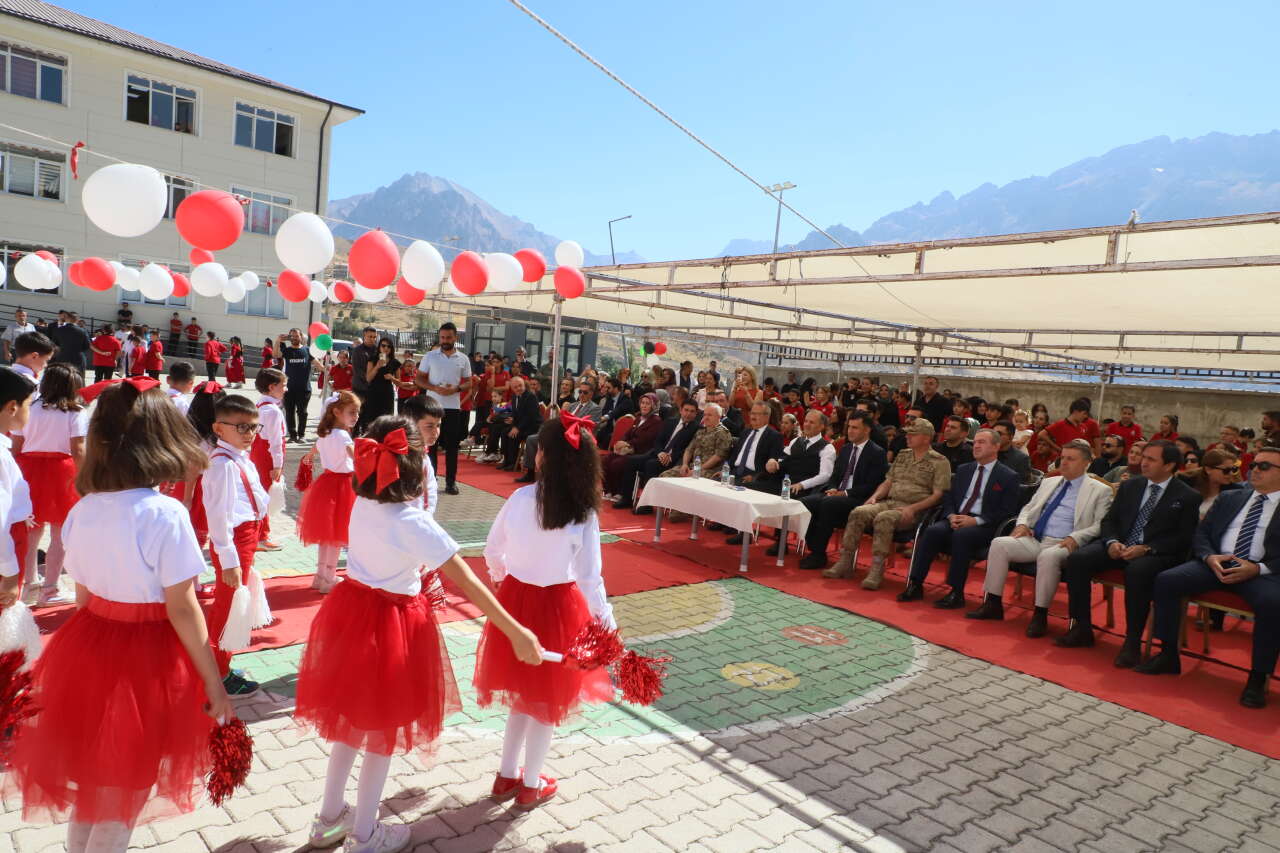 Hakkari’de İlköğretim Haftası coşkusu 15