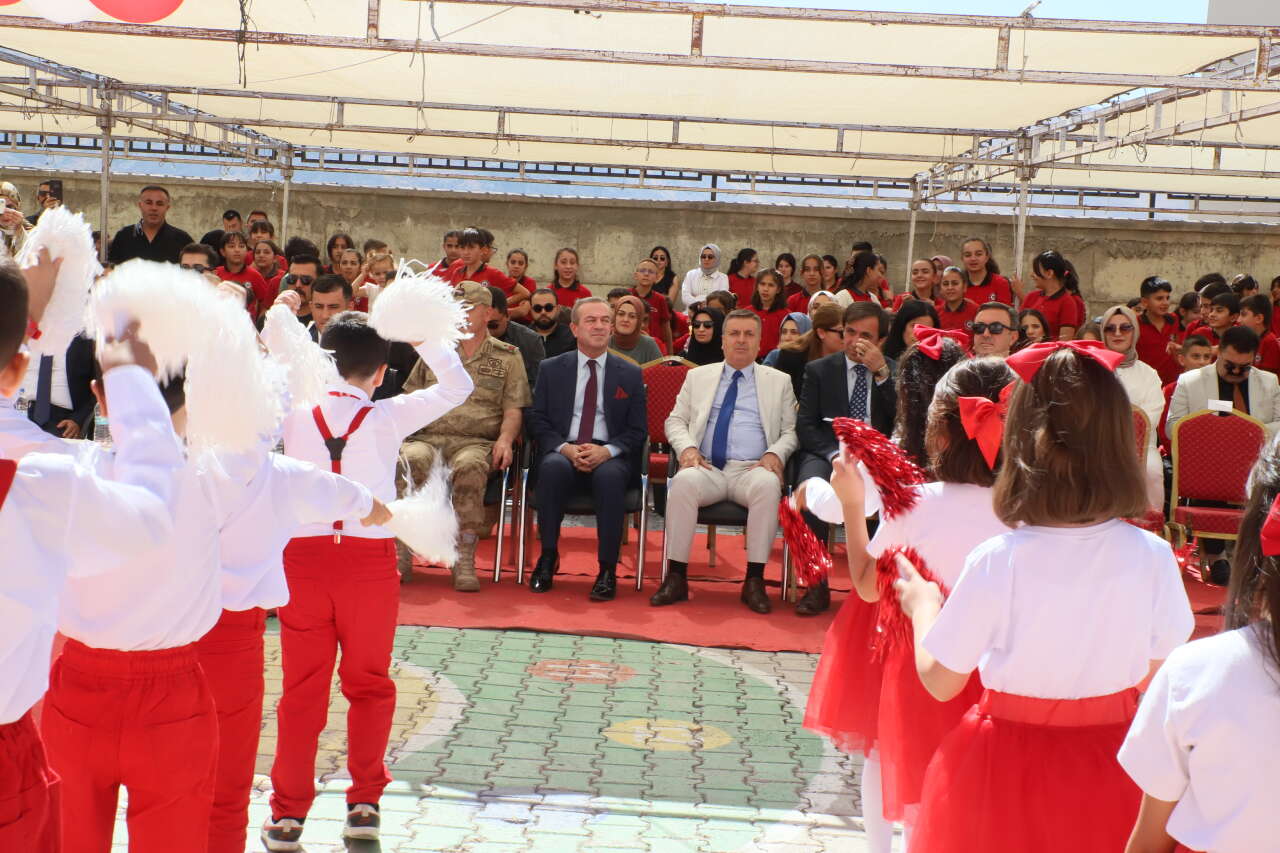 Hakkari’de İlköğretim Haftası coşkusu 12