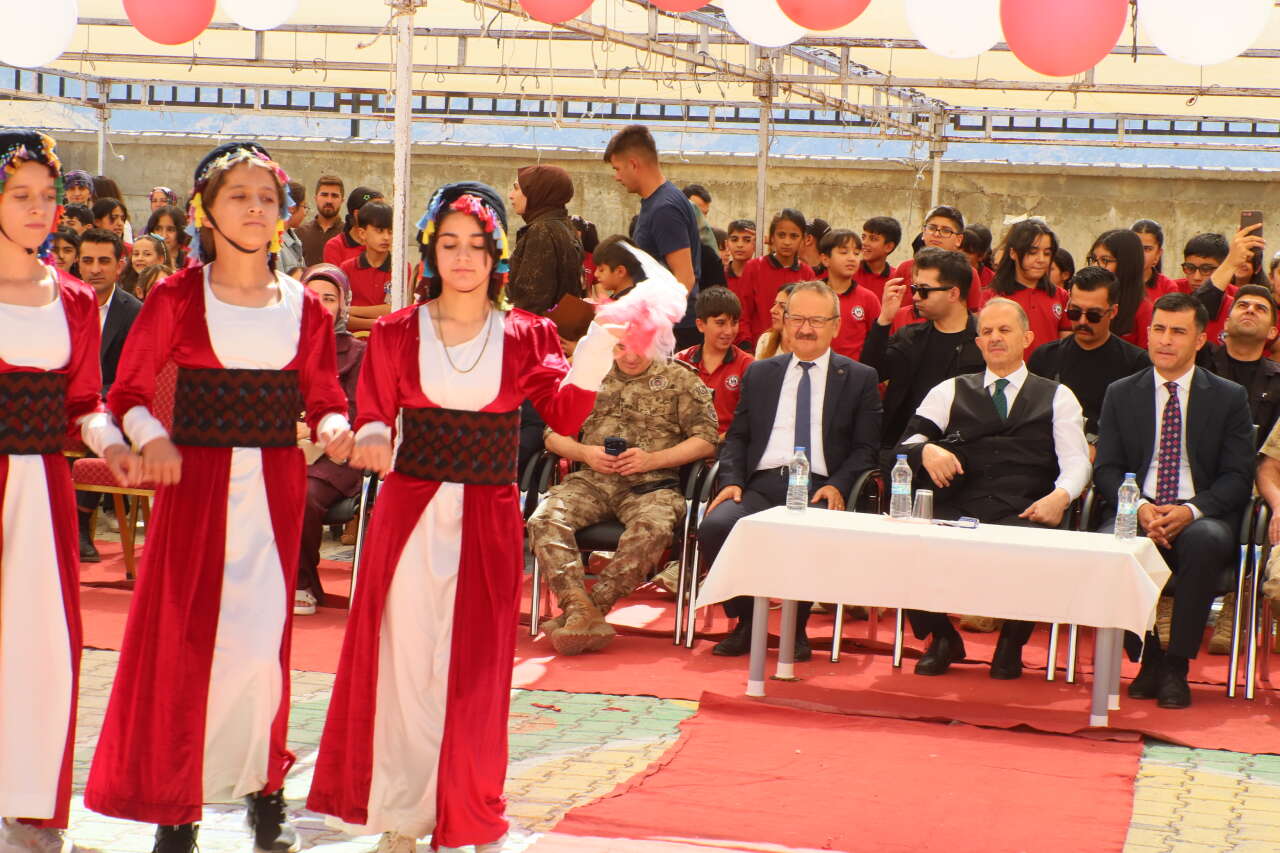 Hakkari’de İlköğretim Haftası coşkusu 6