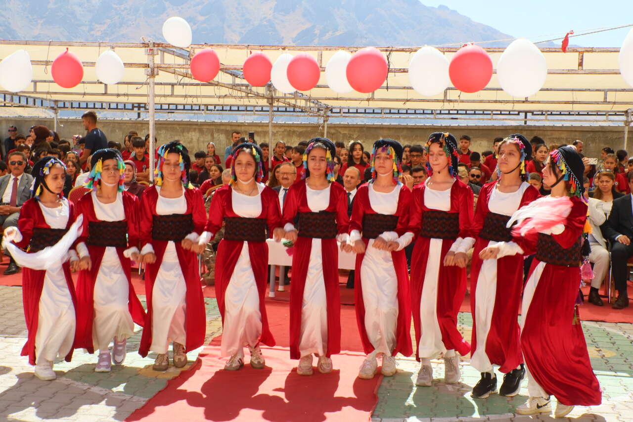 Hakkari’de İlköğretim Haftası coşkusu 5