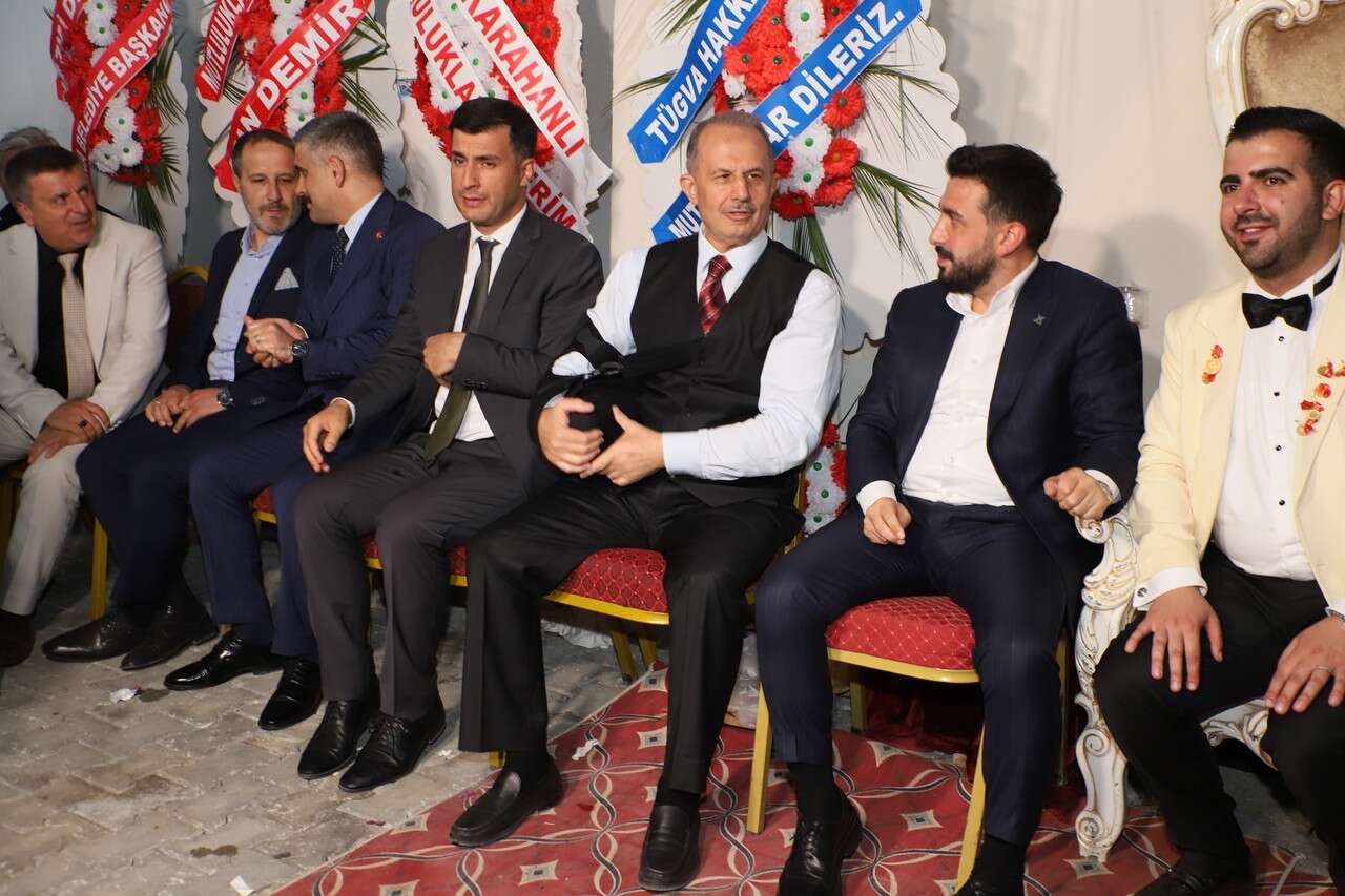 Demir Ailesinin Görkemli Düğünü 16