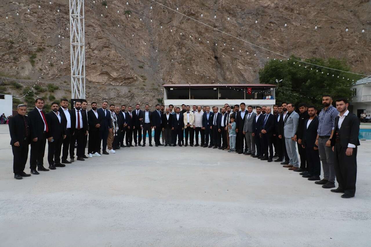 Demir Ailesinin Görkemli Düğünü 44