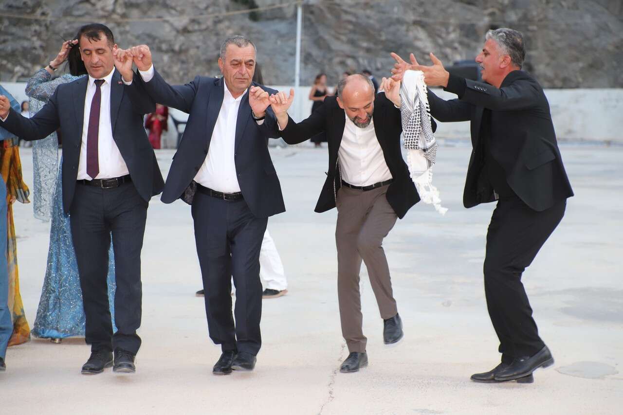 Demir Ailesinin Görkemli Düğünü 37