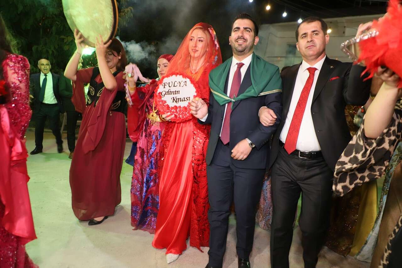 Demir Ailesinin Görkemli Düğünü 1