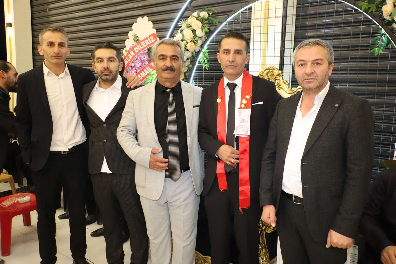 Gür Ailesinin Görkemli Düğünü 15