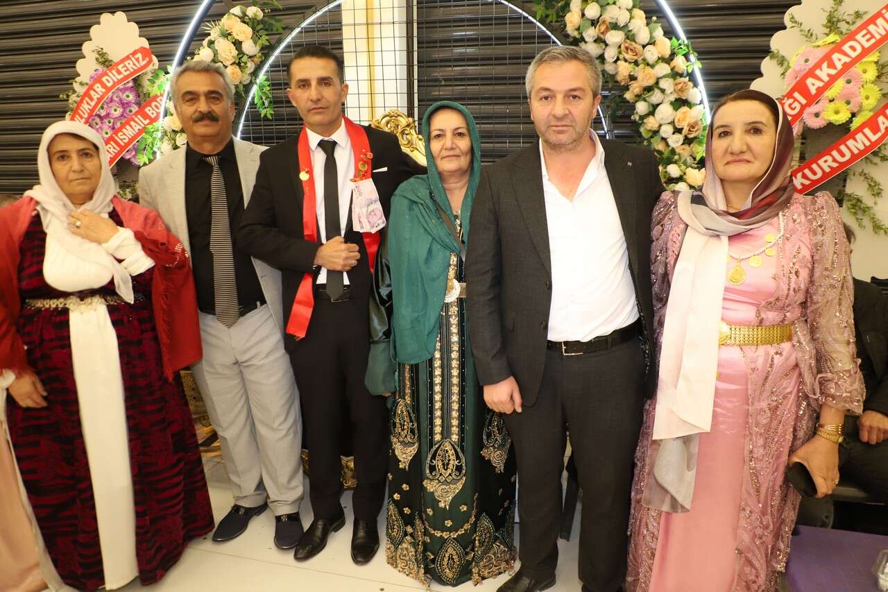 Gür Ailesinin Görkemli Düğünü 12