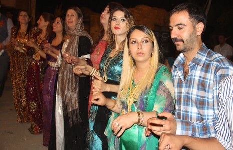 Tuncer ve Karanfil çiftinin kına gecesi 31