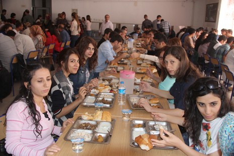 Yeni öğretmenlerden halay şov 1