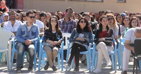 Yeni öğretmenlerden halay şov 12