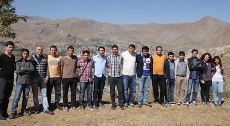 Yeni öğretmenlerden halay şov 2