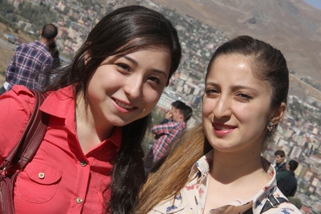 Yeni öğretmenlerden halay şov 7