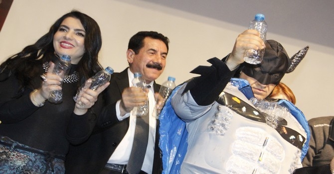 Sanatçılar Özgecan için sahne aldı 6