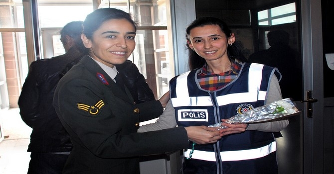 Jandarma kadınları unutmadı 1