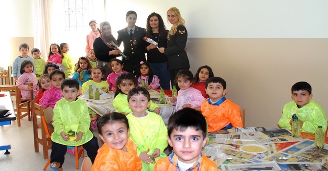 Jandarma kadınları unutmadı 10