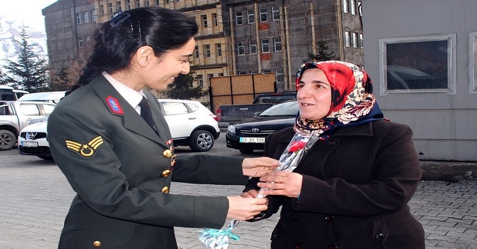 Jandarma kadınları unutmadı 11