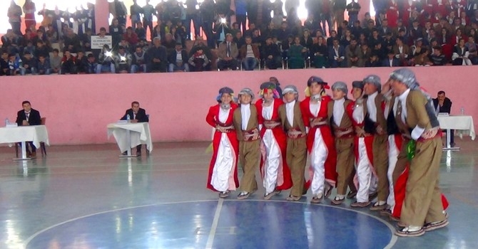 Hakkari'de halk oyunları yarışması 4