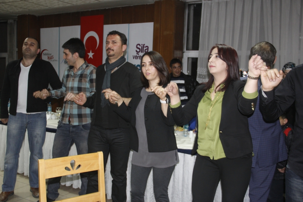 Hakkari'de halaylı tıp bayramı 16