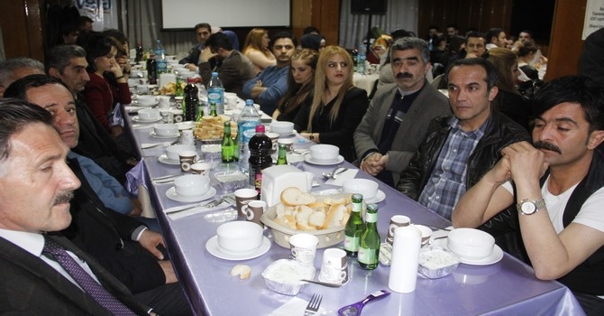 Hakkari'de halaylı tıp bayramı 4