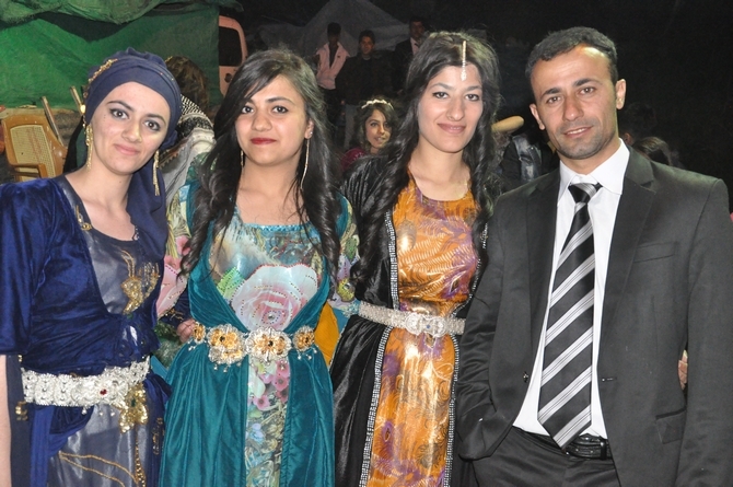 25-26-2015 Nisan Ayı Hakkari Düğünleri 45