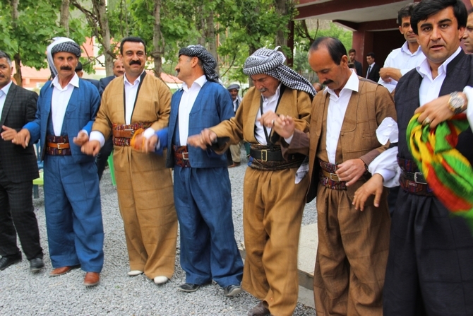 23-24-2015 Mayıs Ayı Hakkari Düğünleri (2) 15