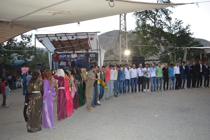 22-23-2015 Ağustos Ayı Hakkari Düğünleri(2) 40