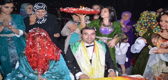 Akdağ ile Topuz ailesinin mutlu günü 17
