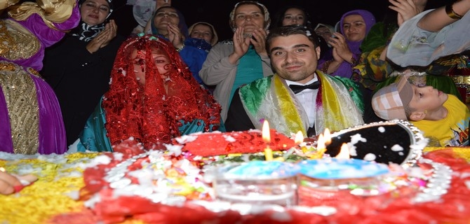 Akdağ ile Topuz ailesinin mutlu günü 18