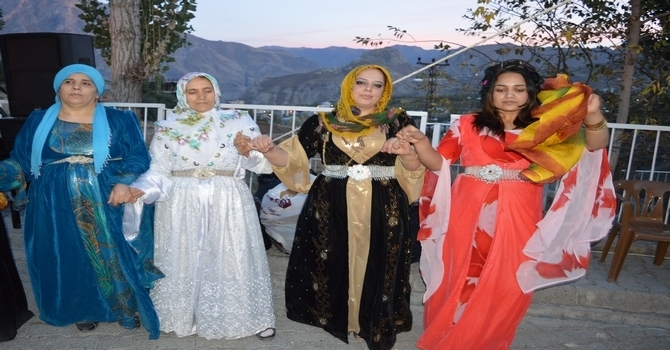 17-18-2015 Ekim Ayı Hakkari Düğünleri(2) 74